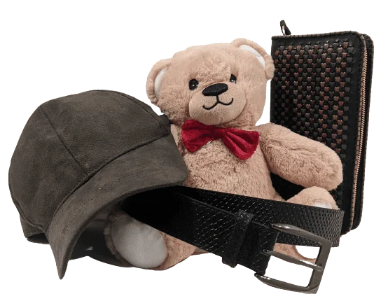 Other used goods including second hand accessories, toys, belts, wallets, and hats